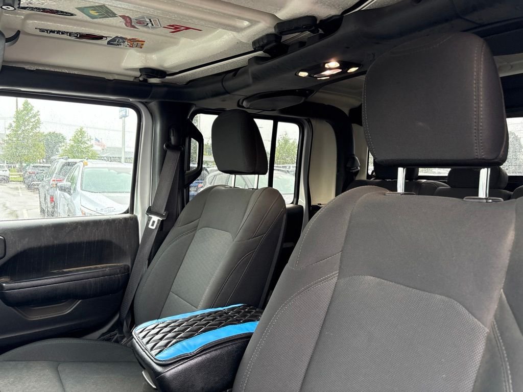 Used 2022 Silver Jeep Willys image 4