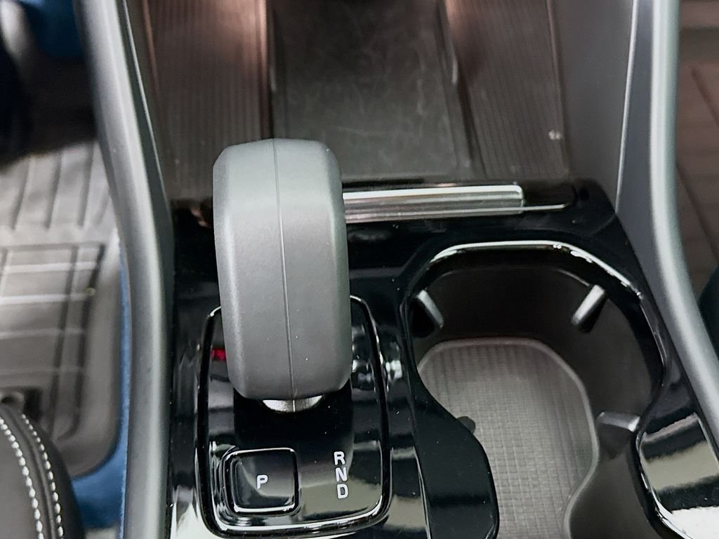 Used 2023 White Volvo Twin Plus image 16