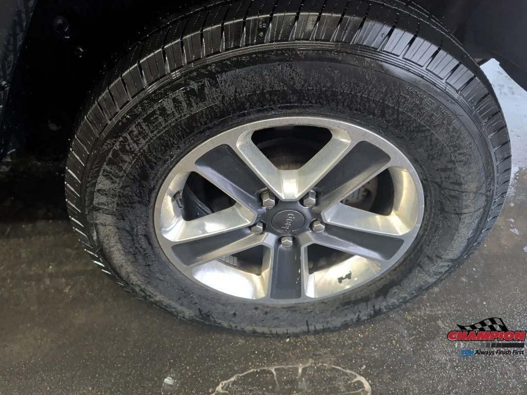 Used 2019 Black Jeep Unlimited Sahara image 8