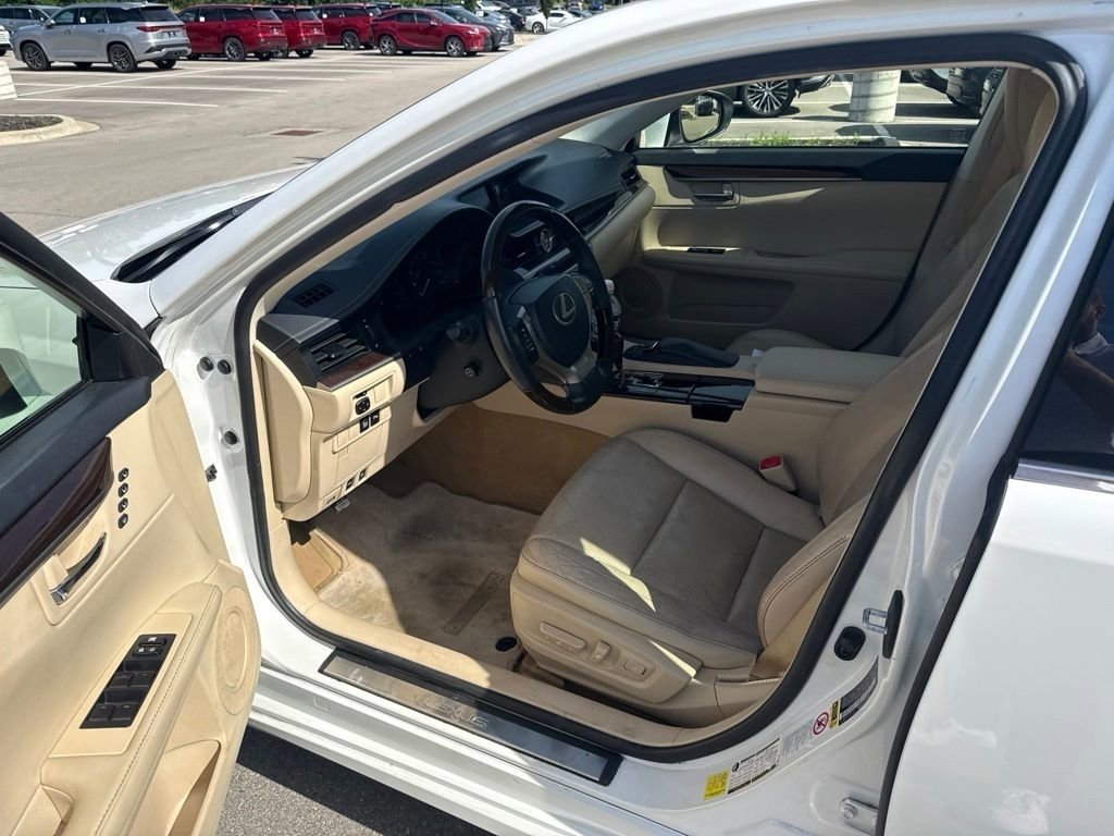 Used 2014 Starfire Pearl Lexus 350 image 9