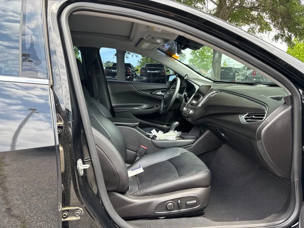 Used 2017 Black Chevrolet Premier image 18