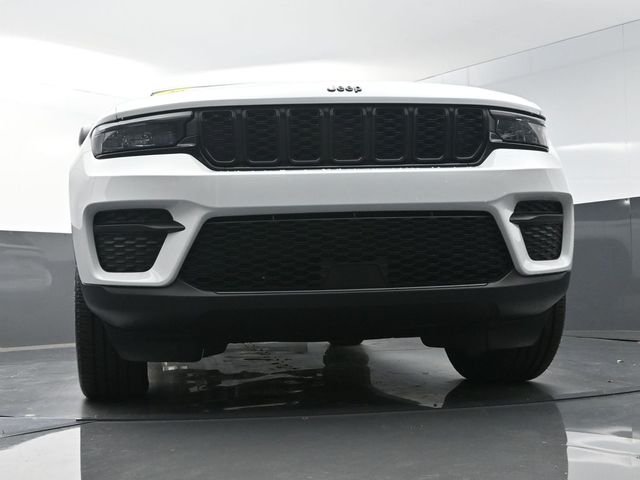 Used 2025 White Jeep Altitude X image 47