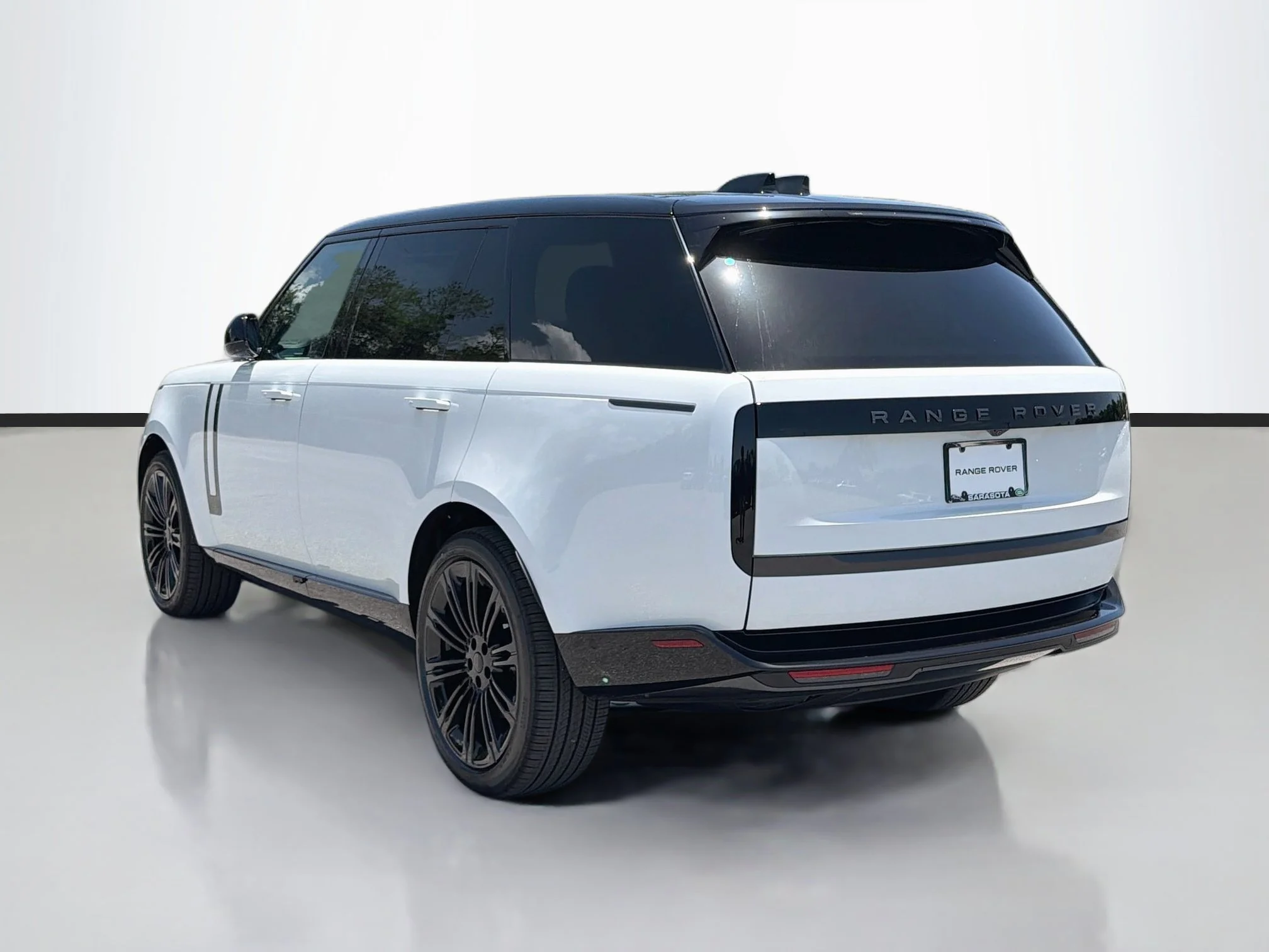 New 2026 Fuji White Land Rover SE image 3