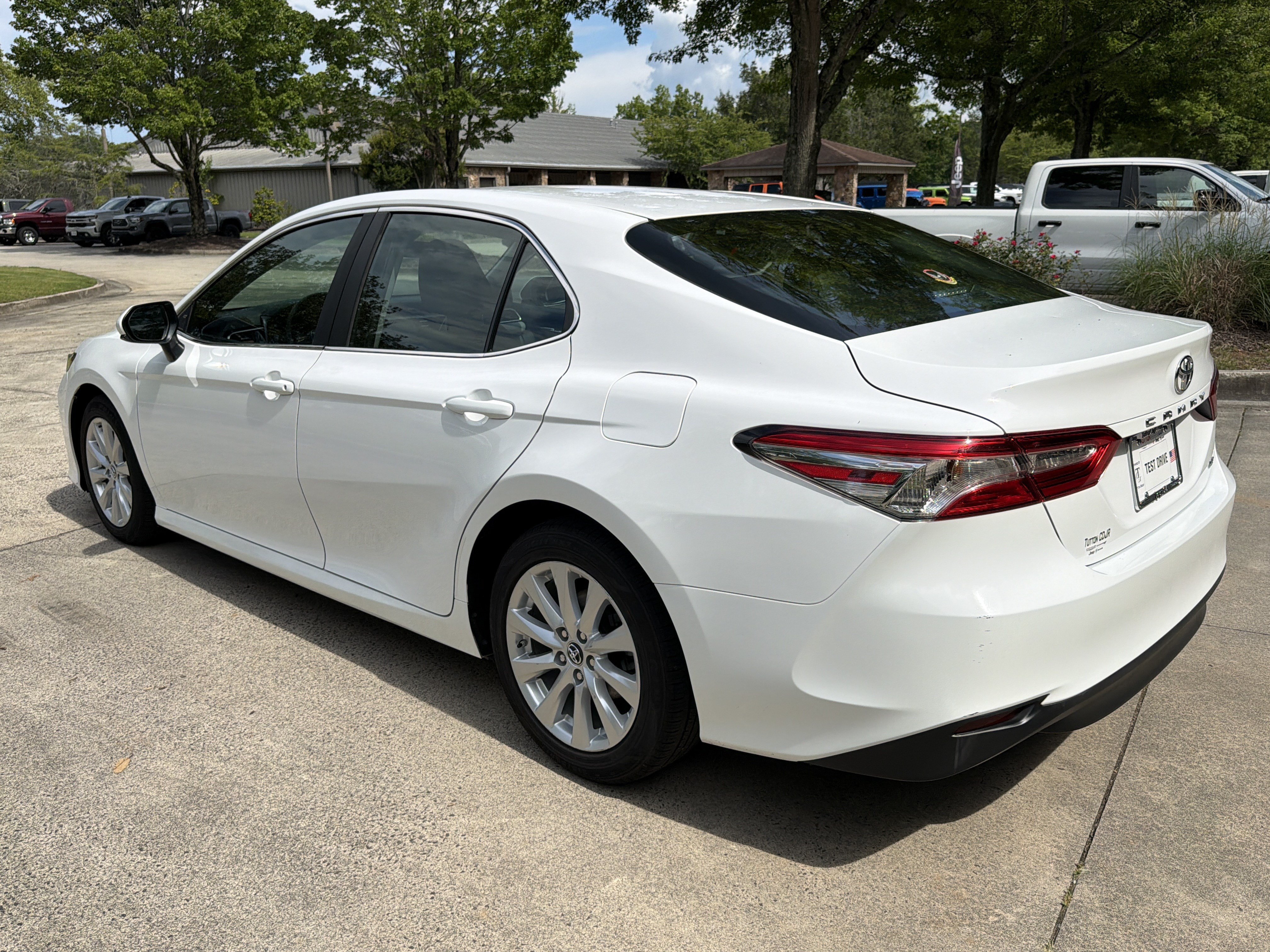 Used 2018 Super White Toyota LE image 5
