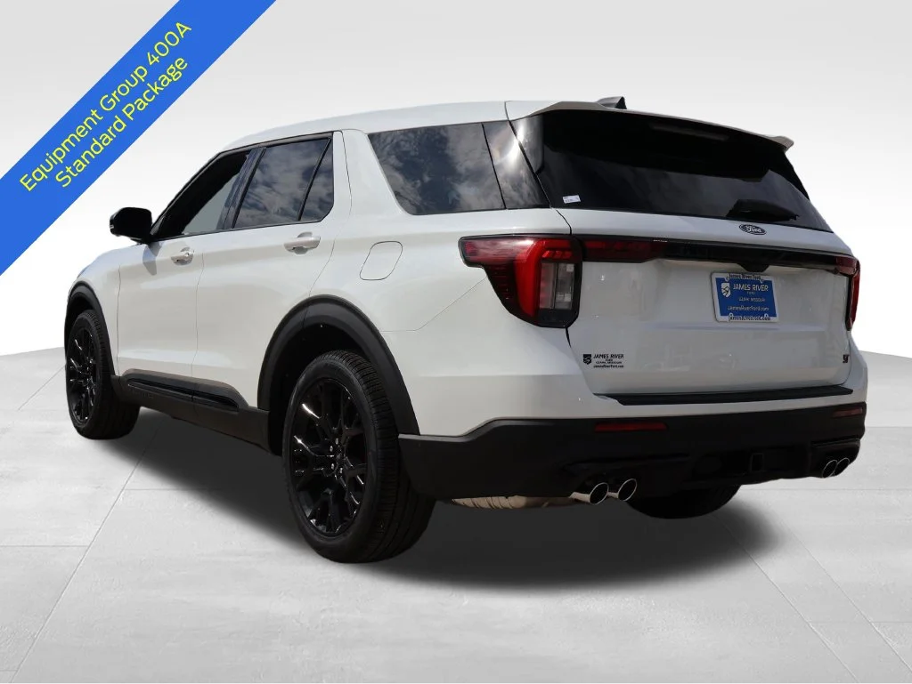 New 2027 Star White Metallic Tri-Coat Ford ST image 3