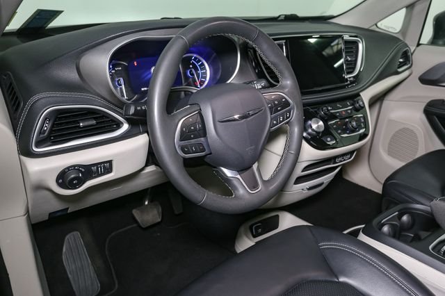 Used 2023 Black Chrysler Touring L image 22