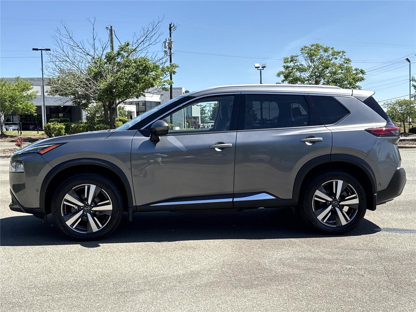Used 2023 Gun Metallic Nissan SL image 25