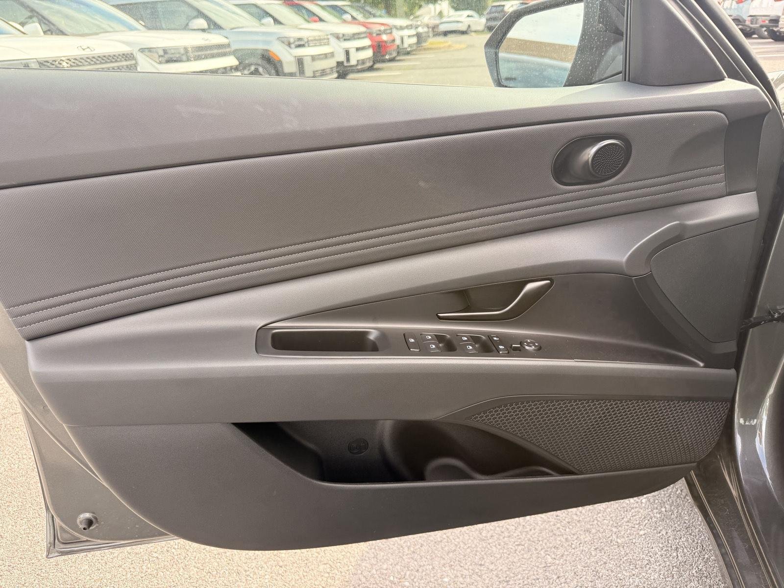 New 2026 Amazon Gray Hyundai SEL Sport image 10
