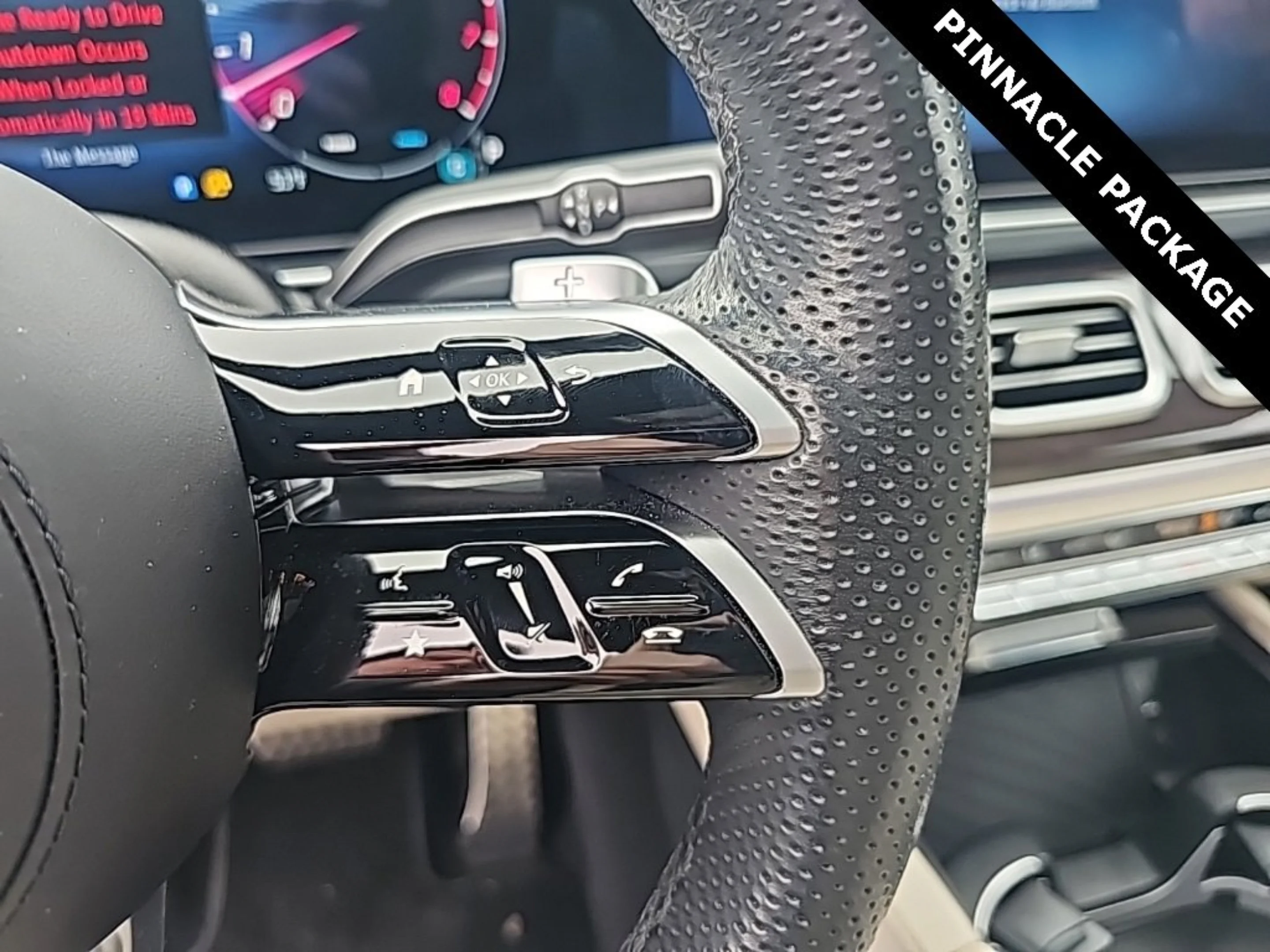 Used 2024 White Mercedes-Benz 4MATIC® image 22