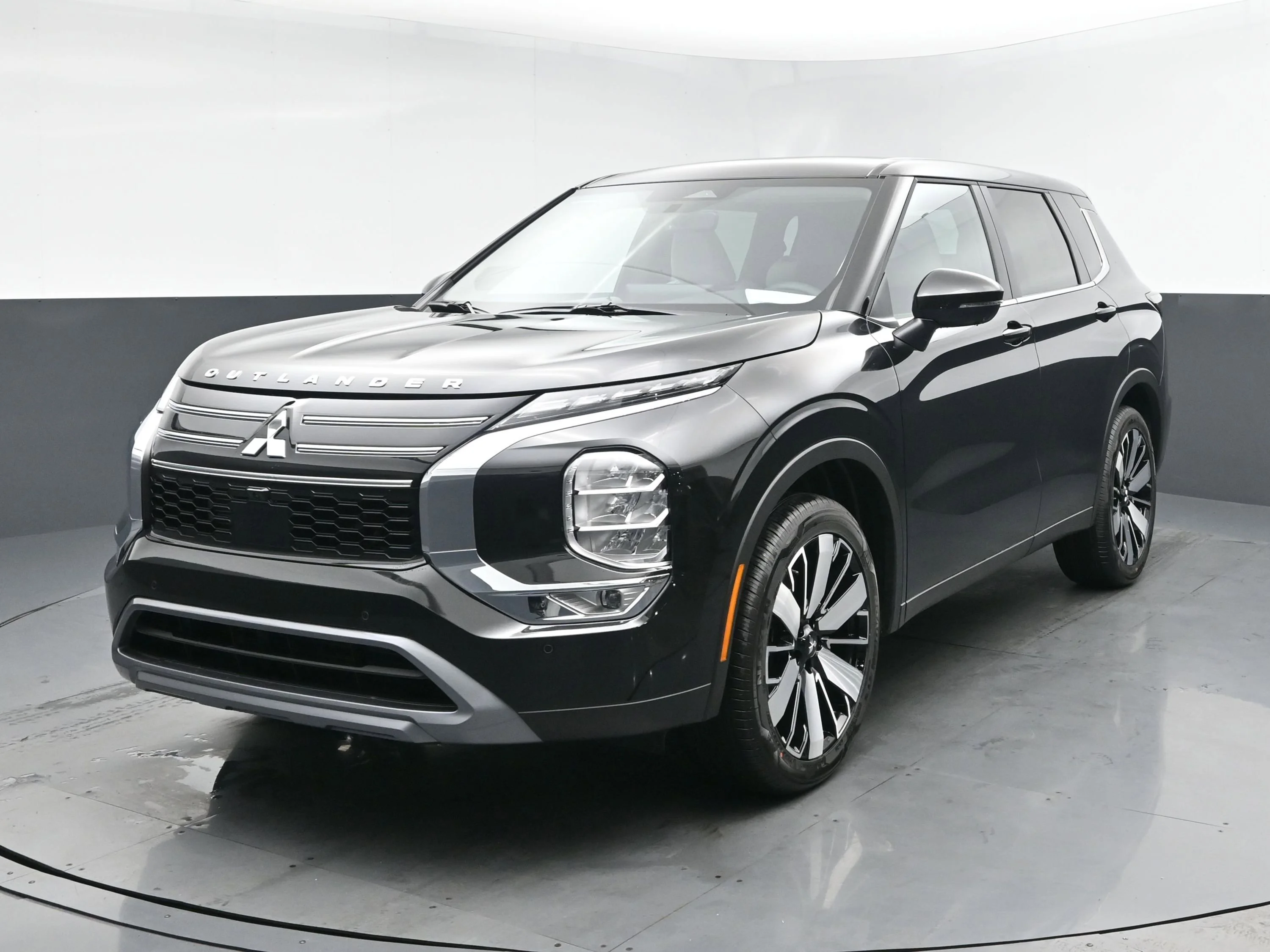 2026 Mitsubishi Outlander SE FWD's photo