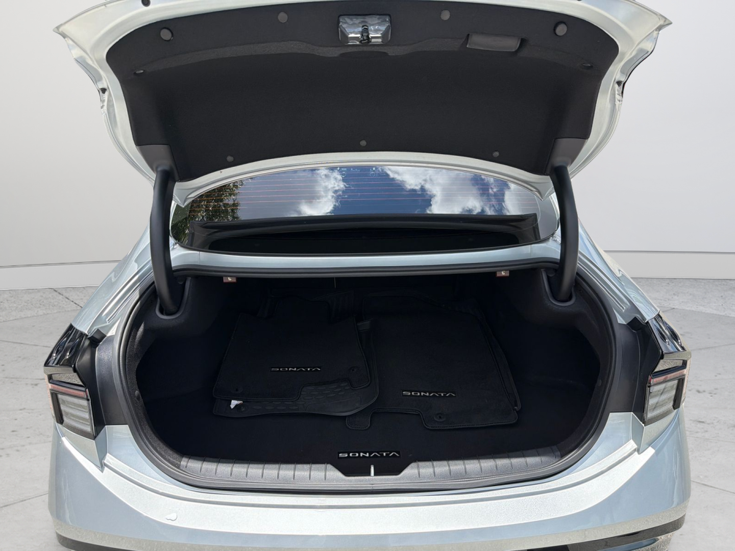 Used 2024 Silver Hyundai SEL image 35