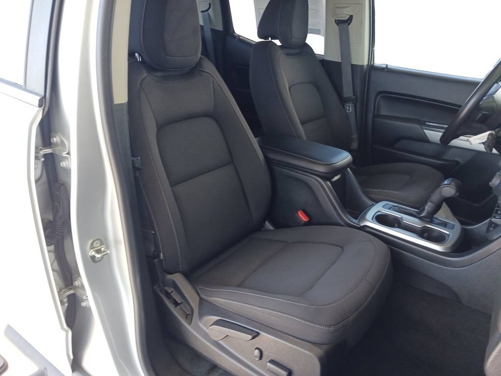 Used 2018 SILVER ICE METALLIC Chevrolet 4WD LT image 27