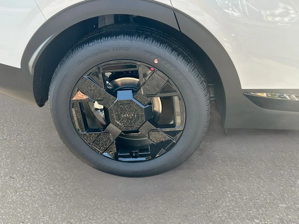 New 2026 Snow White Pearl Kia X-Line image 30