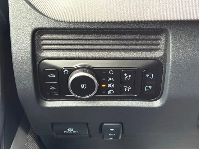 Used 2025 White Ford XL image 31