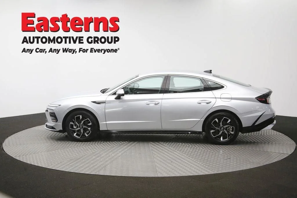 Used 2025 Silver Hyundai SEL image 63