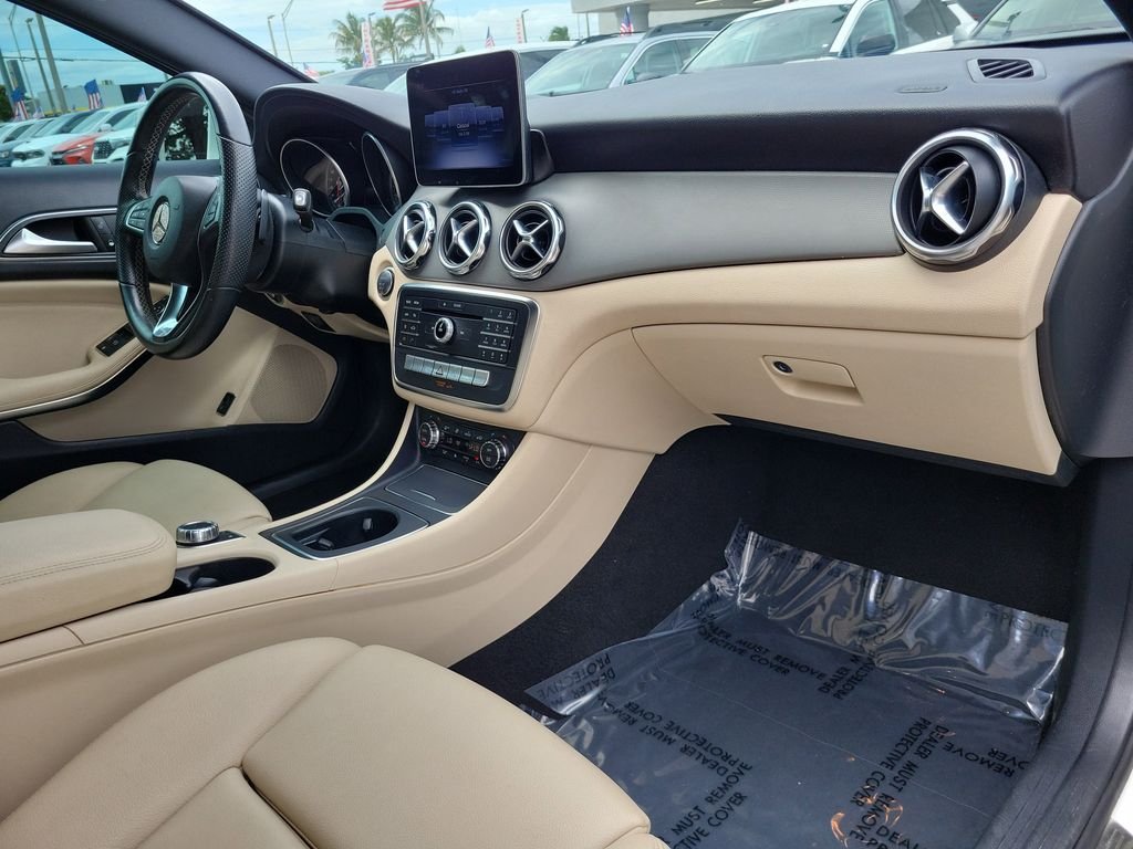 Used 2020 White Mercedes-Benz GLA 250 image 10