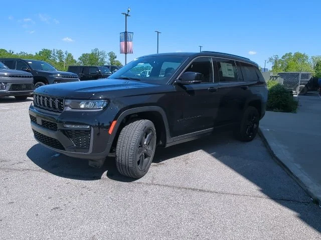 New 2026 Diamond Black Crystal Pearl-Coat Exterior Paint Jeep Limited image 5