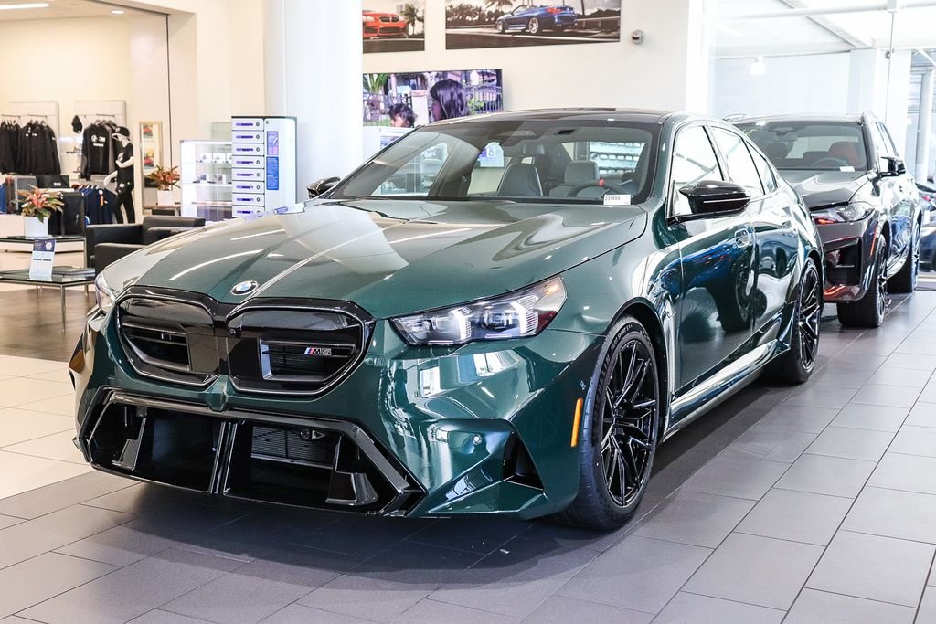 New 2027 Goodwood Green Pearl BMW Base image 3