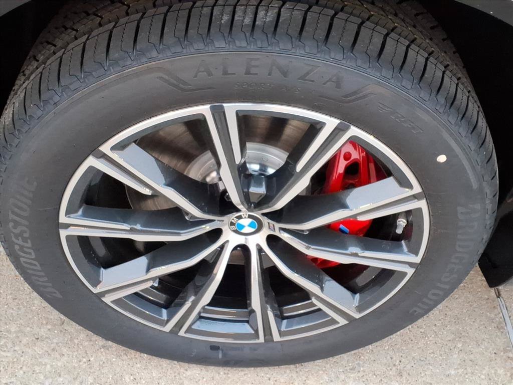 Used 2026 Black Sapphire Metallic BMW M60i image 18