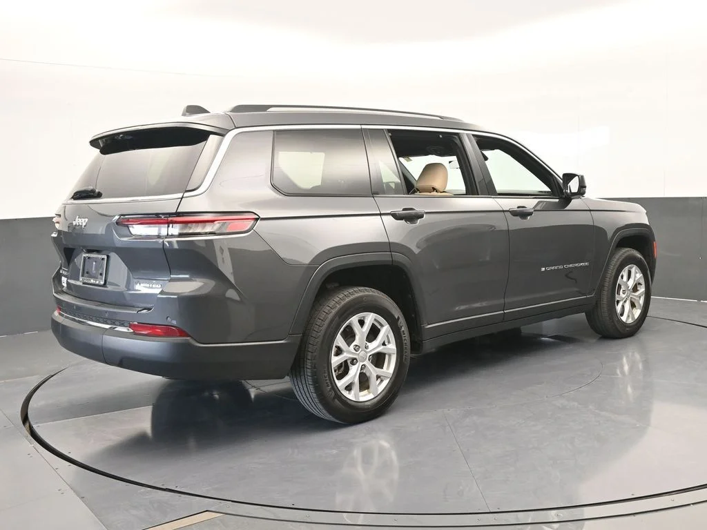 Used 2023 Baltic Gray Metallic Clearcoat Jeep Limited image 6