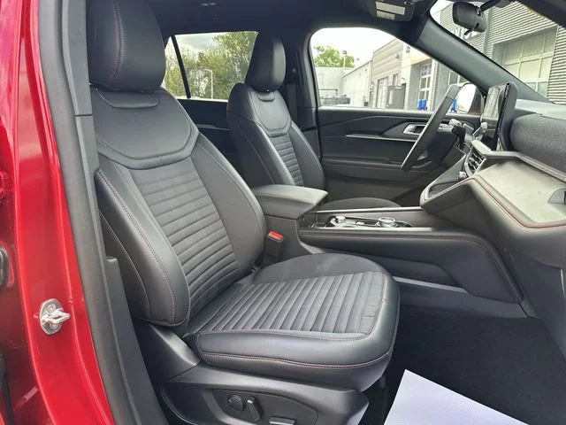 New 2026 Rapid Red Metallic Tinted Clearcoat Ford ST-Line image 28