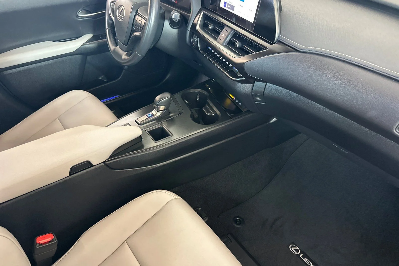 Certified Used 2025 White Pearl Lexus 300h image 13