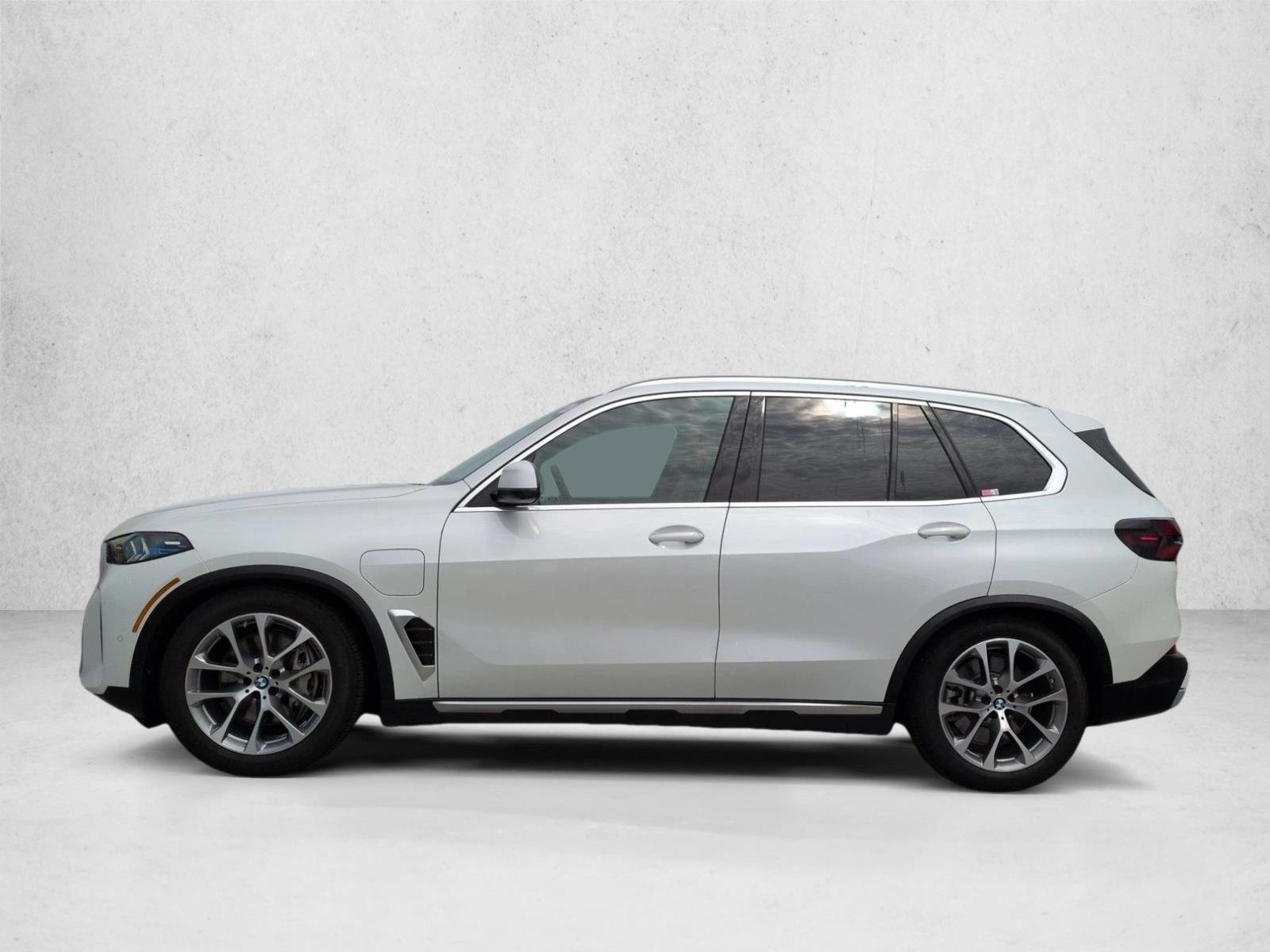 Used 2026 Mineral White Metallic BMW xDrive50e image 9