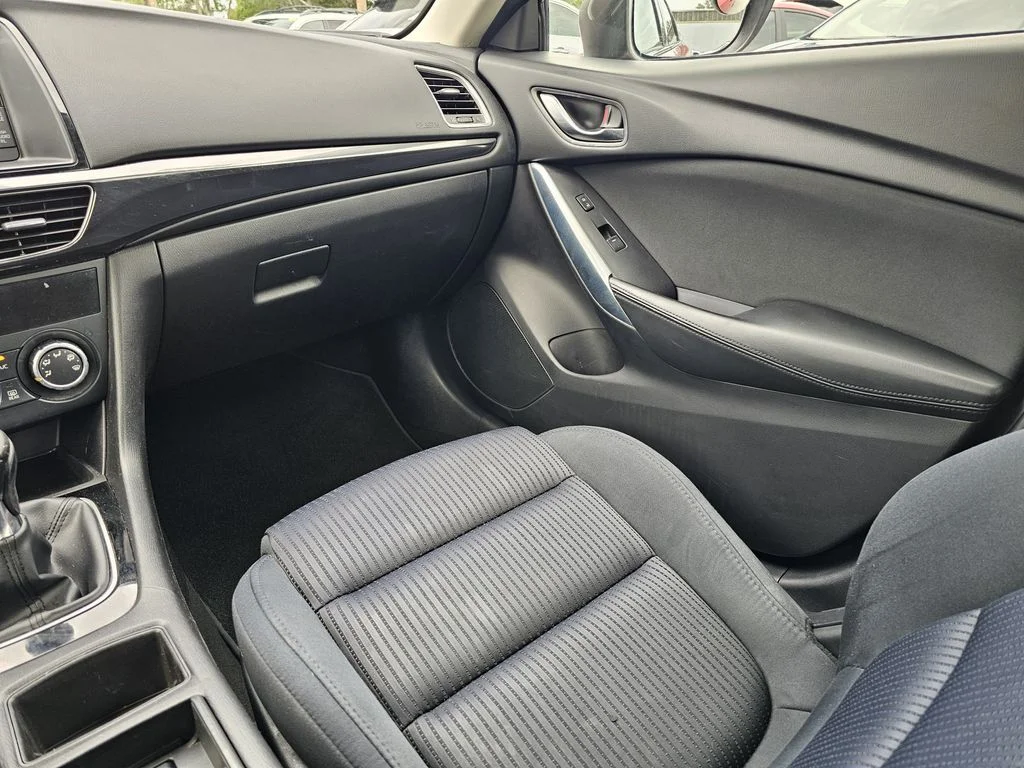 Used 2015 Red Mazda i Sport image 14