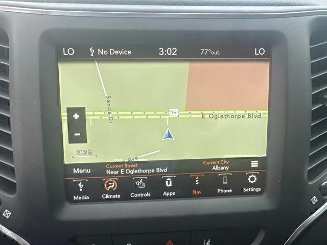 Used 2023 White Jeep Altitude image 16