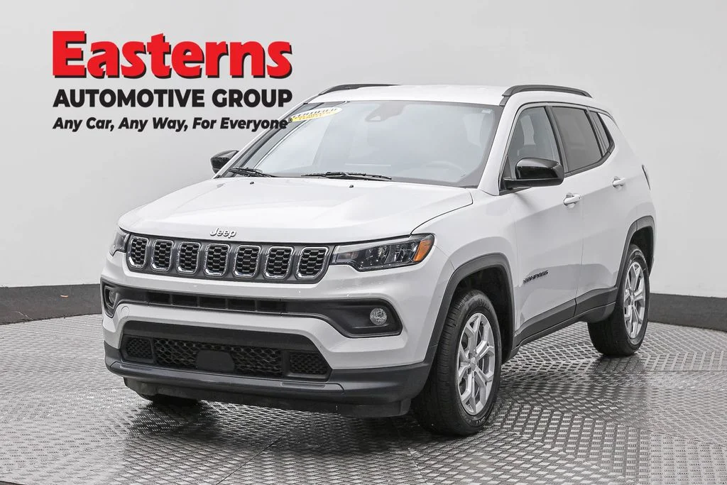 Used 2024 White Jeep Latitude image 1