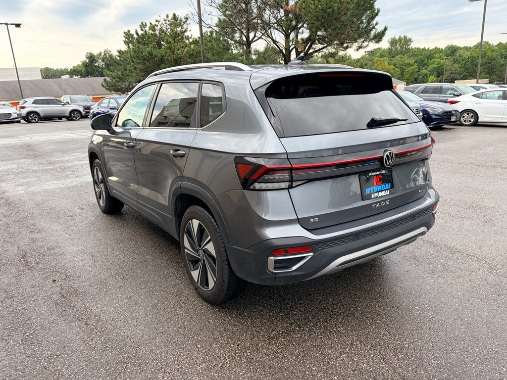 Used 2025 Platinum Gray Metallic Volkswagen SE image 3