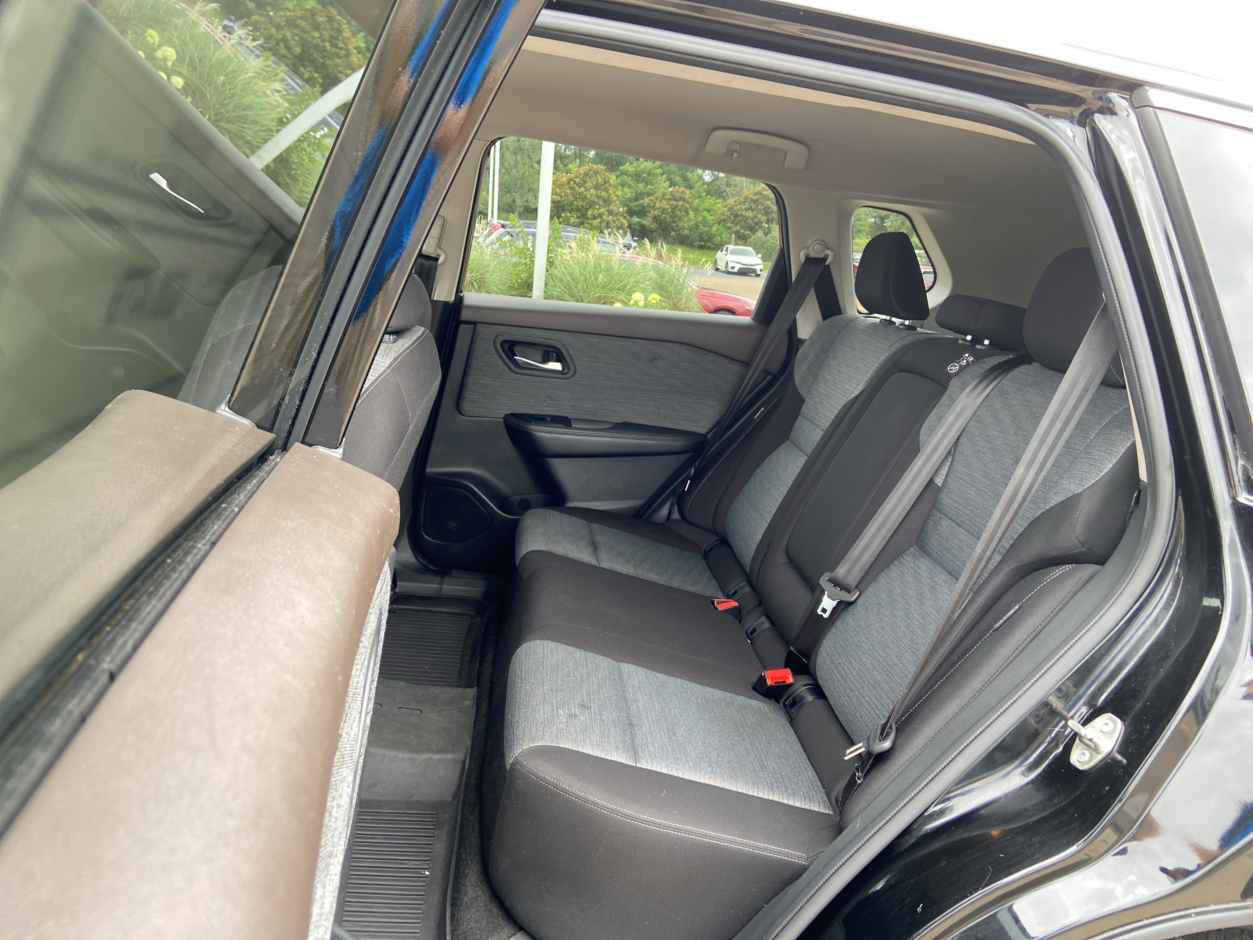 Used 2023 Super Black Nissan SV image 16