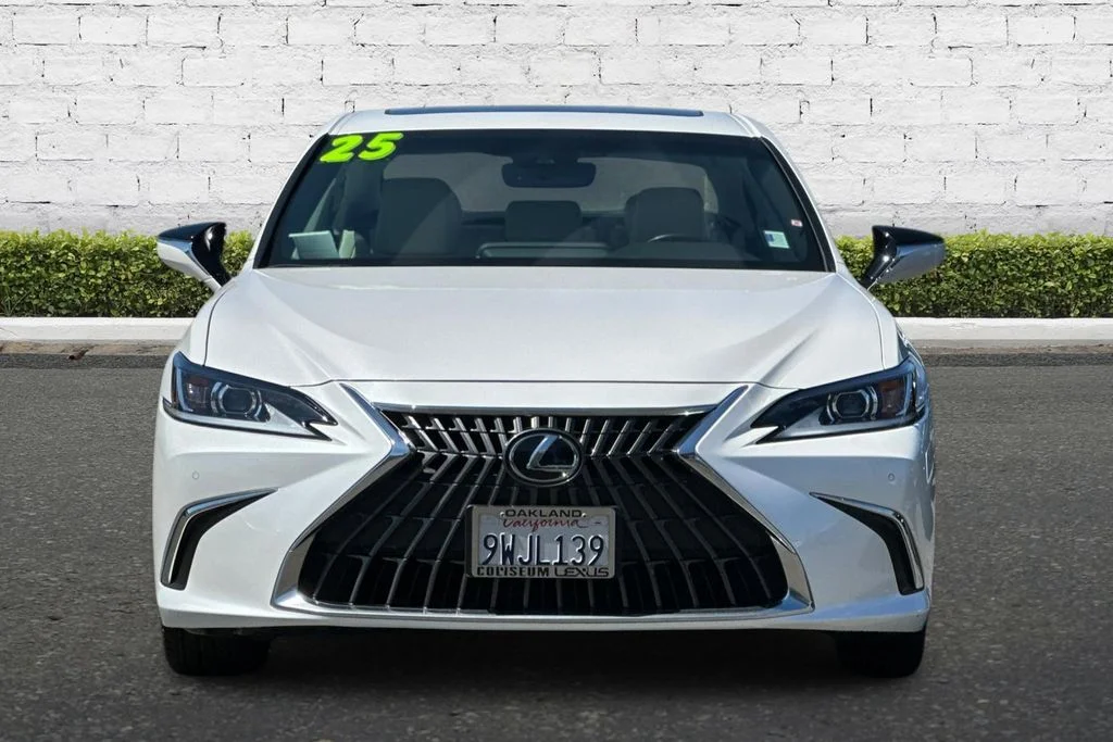 Used 2025 White Lexus 350 image 9