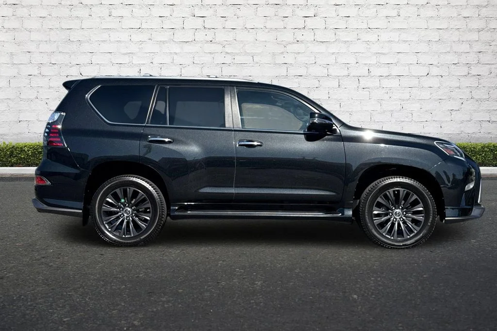 Used 2023 Black Lexus 460 Luxury image 3