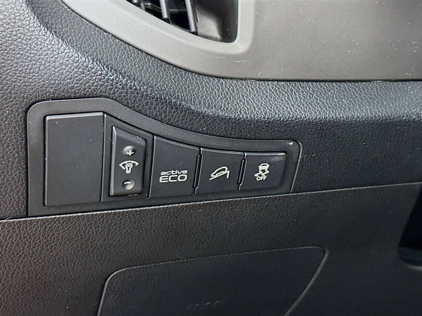Used 2014 Signal Red Kia LX image 10