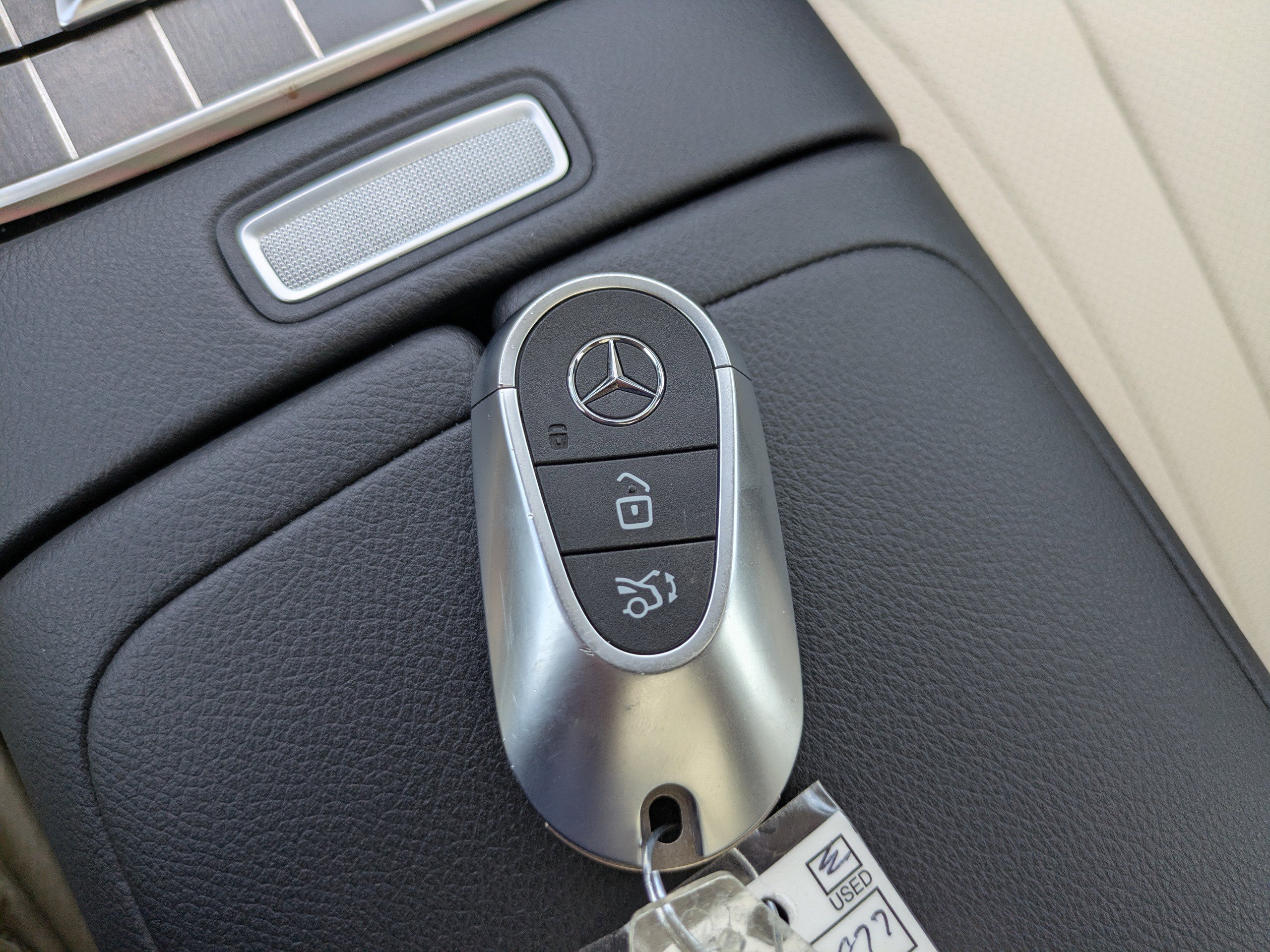 Used 2025 Obsidian Black Metallic Mercedes-Benz E 350 image 35