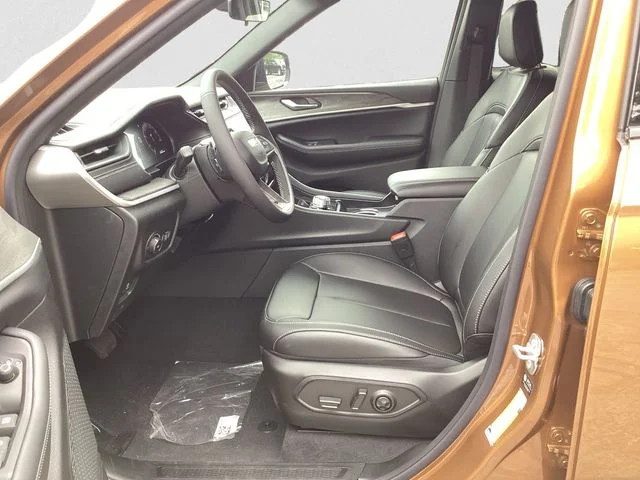 New 2026 Copper Jeep LIMITED 4X4 image 10