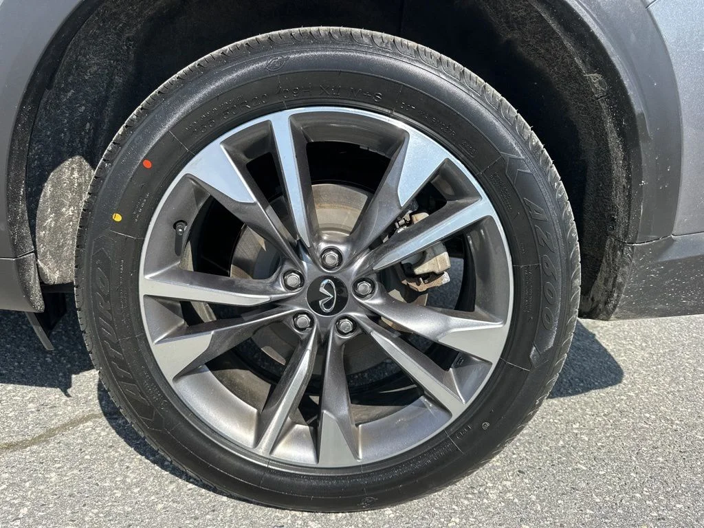 Used 2023 Gray INFINITI LUXE image 28