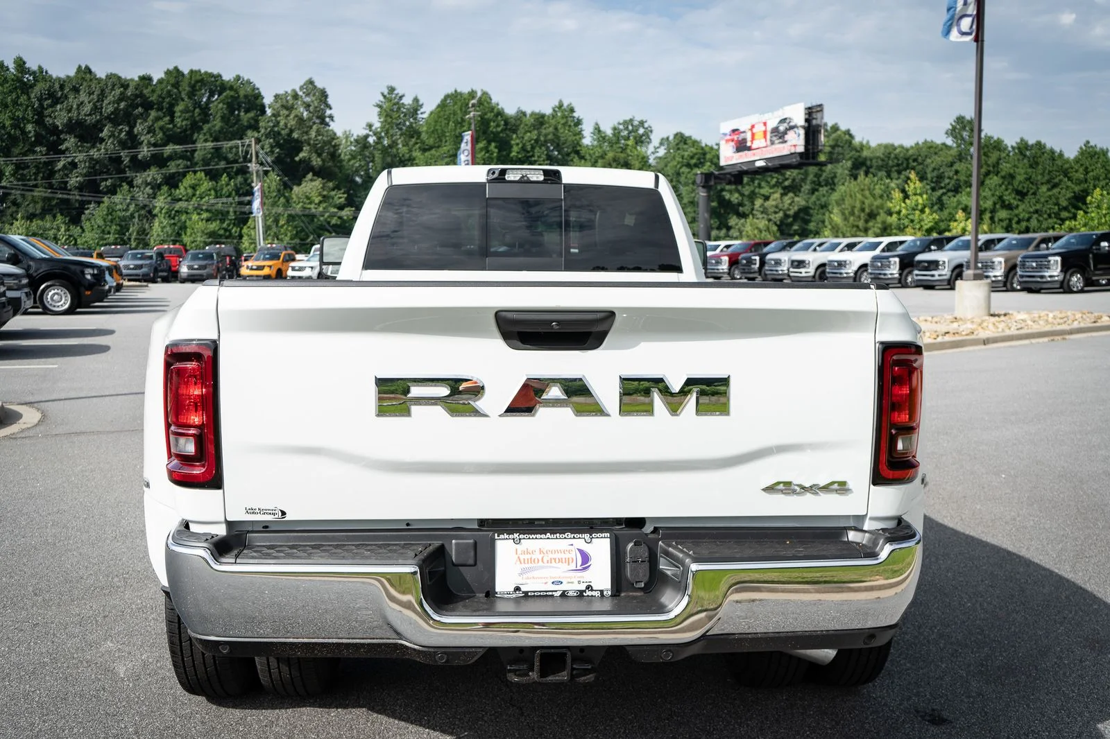 New 2026 Bright White Clear-Coat Exterior Paint RAM Tradesman image 8