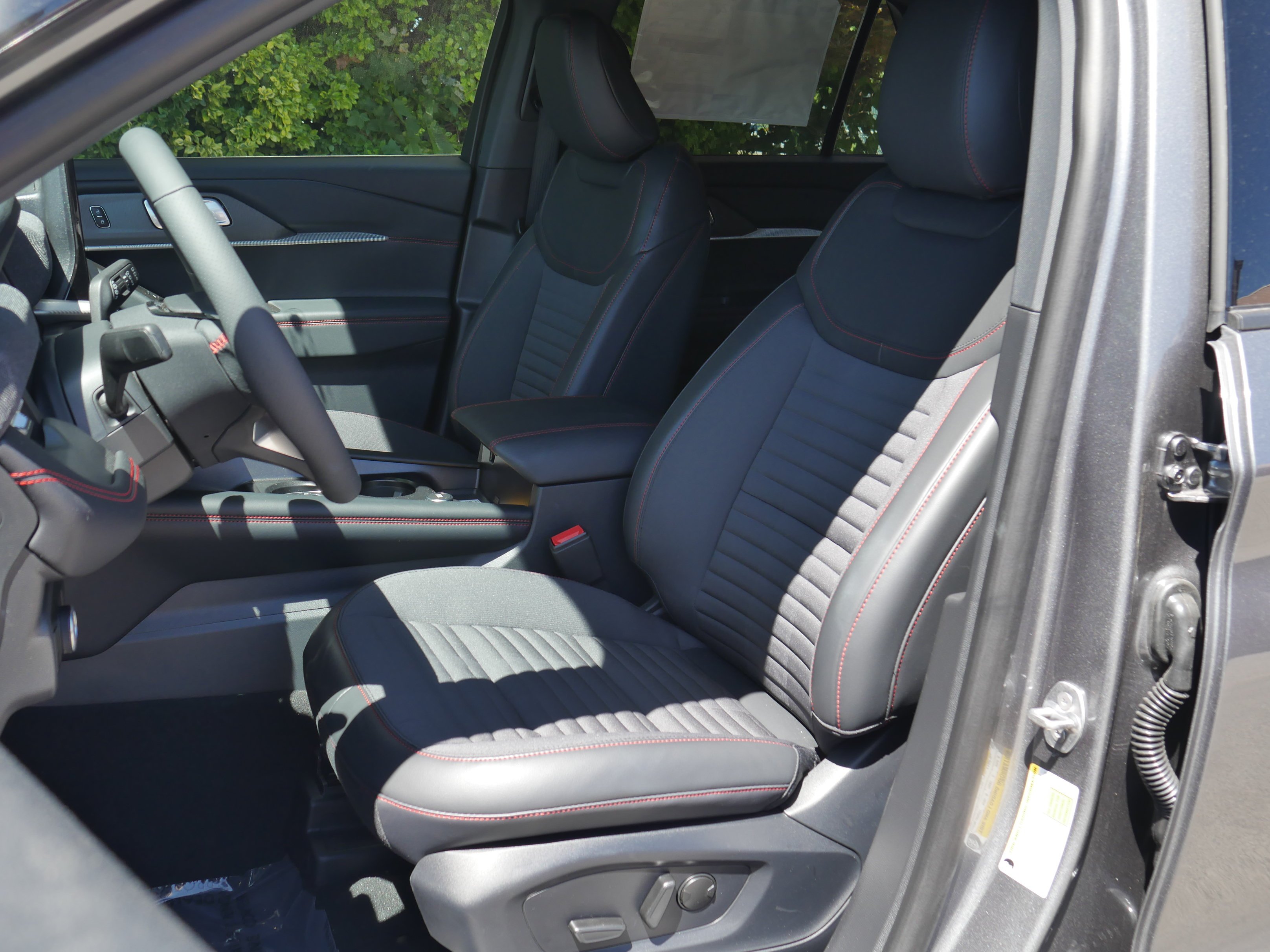 New 2026 Carbonized Gray Metallic Ford ST-Line image 37