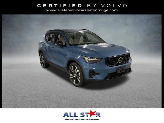2023 Volvo XC40 B5 Ultimate Dark AWD's photo