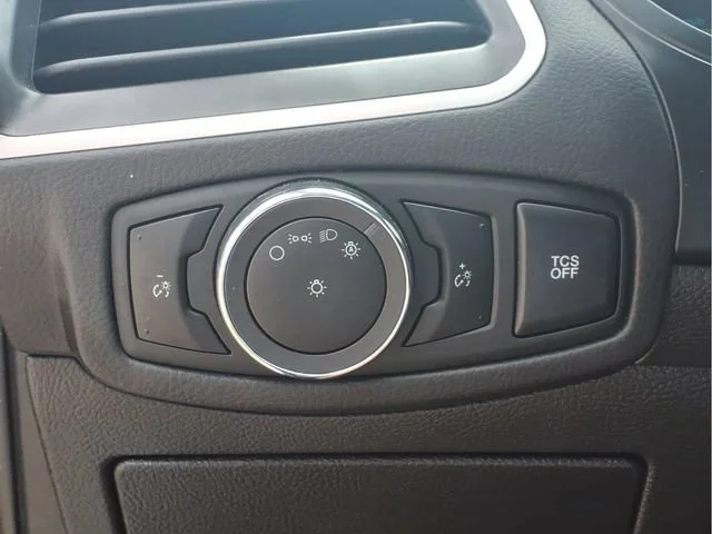 Used 2024  Ford SEL image 12