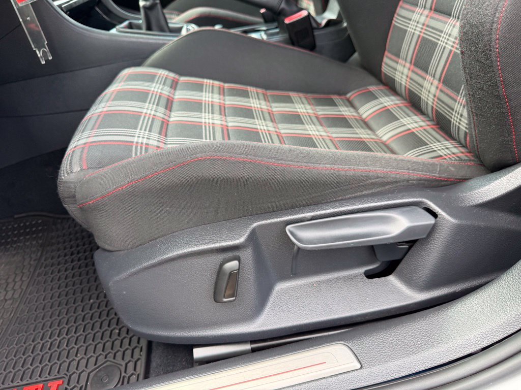 Used 2015  Volkswagen 2.0T S image 14