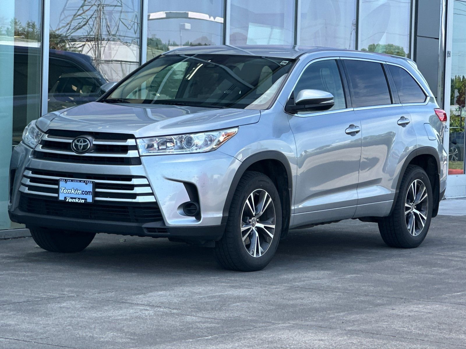 Used 2017 Celestial Silver Metallic Toyota LE image 7
