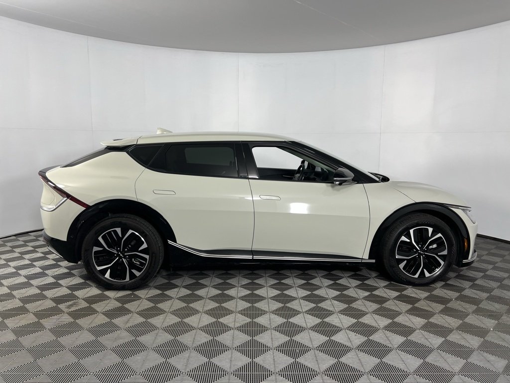 2024 Kia EV6 Wind photo 2