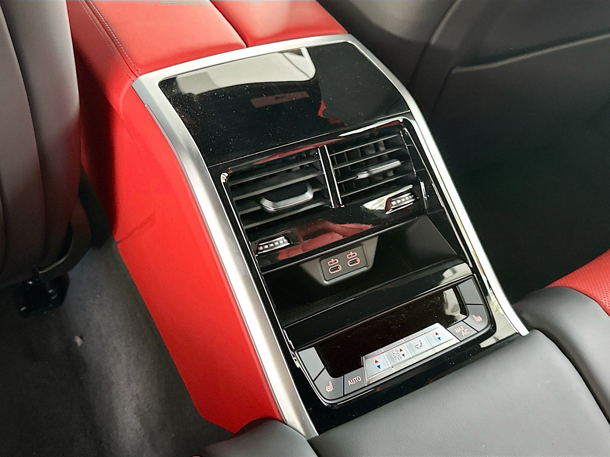 2025 BMW 8 Series Alpina B8 - Photo 18