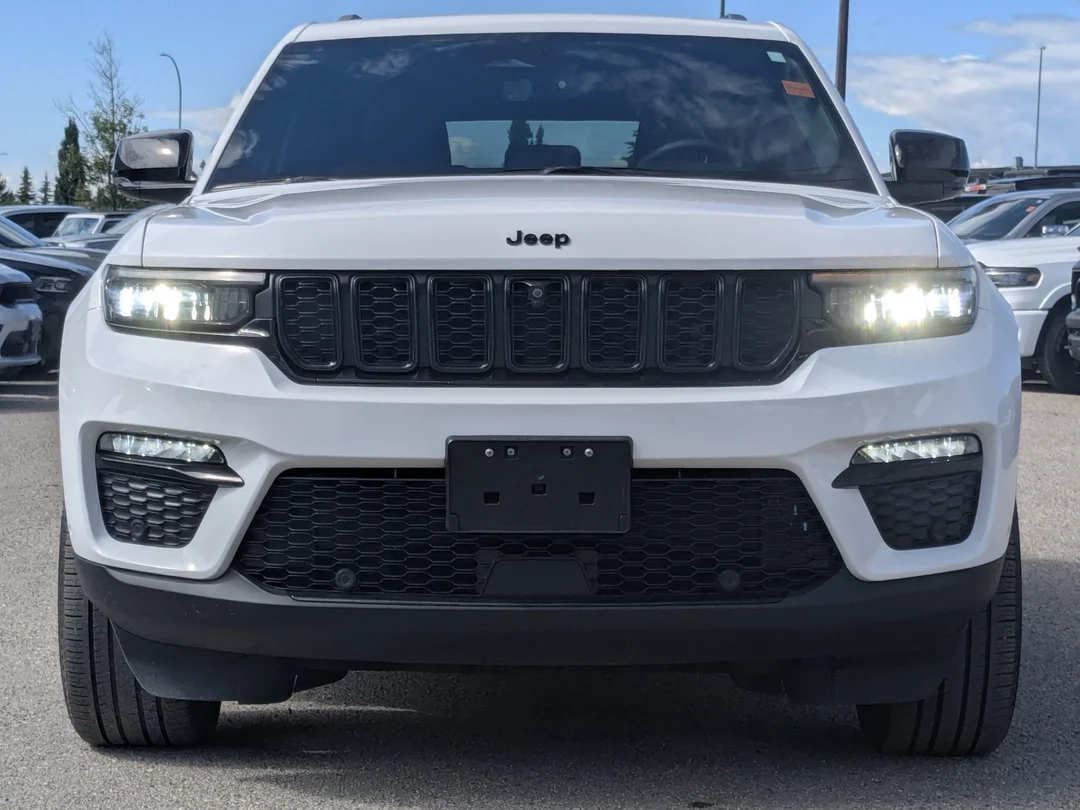 Certified Used 2024 White Jeep Limited - - 4x4 - Luxury Tech II - Black Appearance - Command View Sunroof & More! image 3