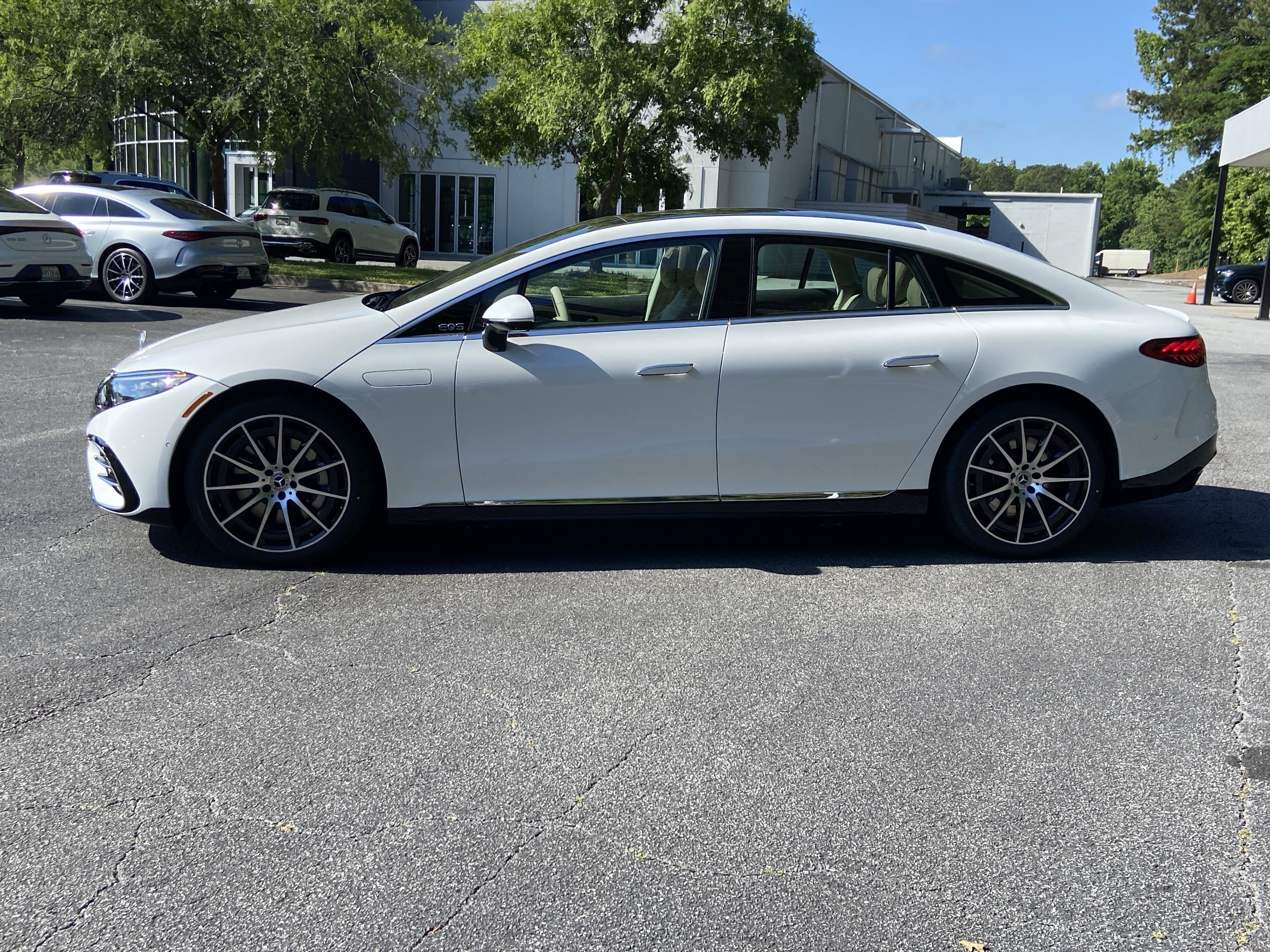 New 2026 MANUFAKTUR Moonlight White Metallic Mercedes-Benz EQS 450 4MATIC® Sedan image 14