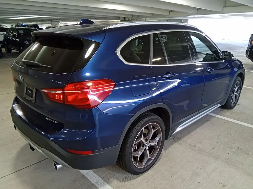 Used 2019 Blue Metallic BMW xDrive28i image 5