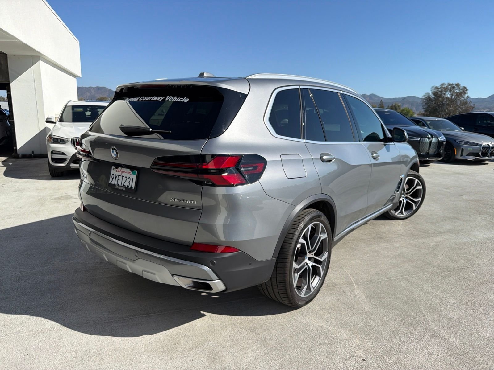 Used 2026 Skyscraper Grey Metallic BMW xDrive40i image 5